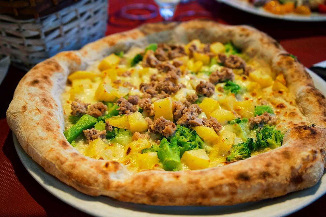 Pizzeria con forno a legna a Nuoro